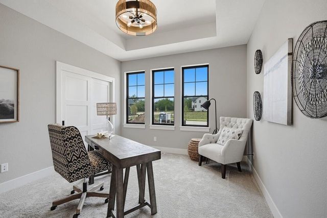 9401 W Huntington DRIVE, Mequon, WI 53097