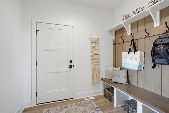 9401 W Huntington DRIVE, Mequon, WI 53097
