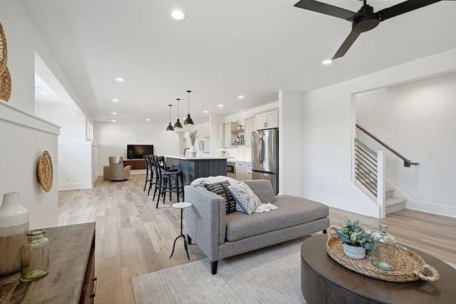 9401 W Huntington DRIVE, Mequon, WI 53097