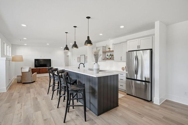 9401 W Huntington DRIVE, Mequon, WI 53097