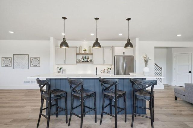 9401 W Huntington DRIVE, Mequon, WI 53097
