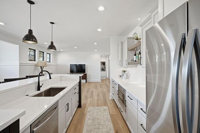 9401 W Huntington DRIVE, Mequon, WI 53097