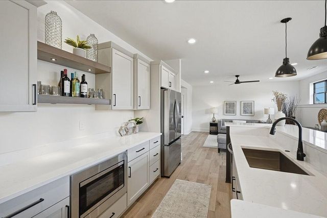 9401 W Huntington DRIVE, Mequon, WI 53097