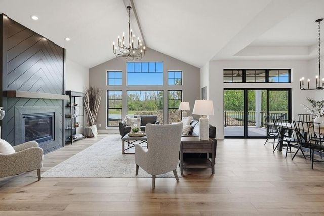9401 W Huntington DRIVE, Mequon, WI 53097
