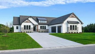 9401 W Huntington DRIVE, Mequon, WI 53097