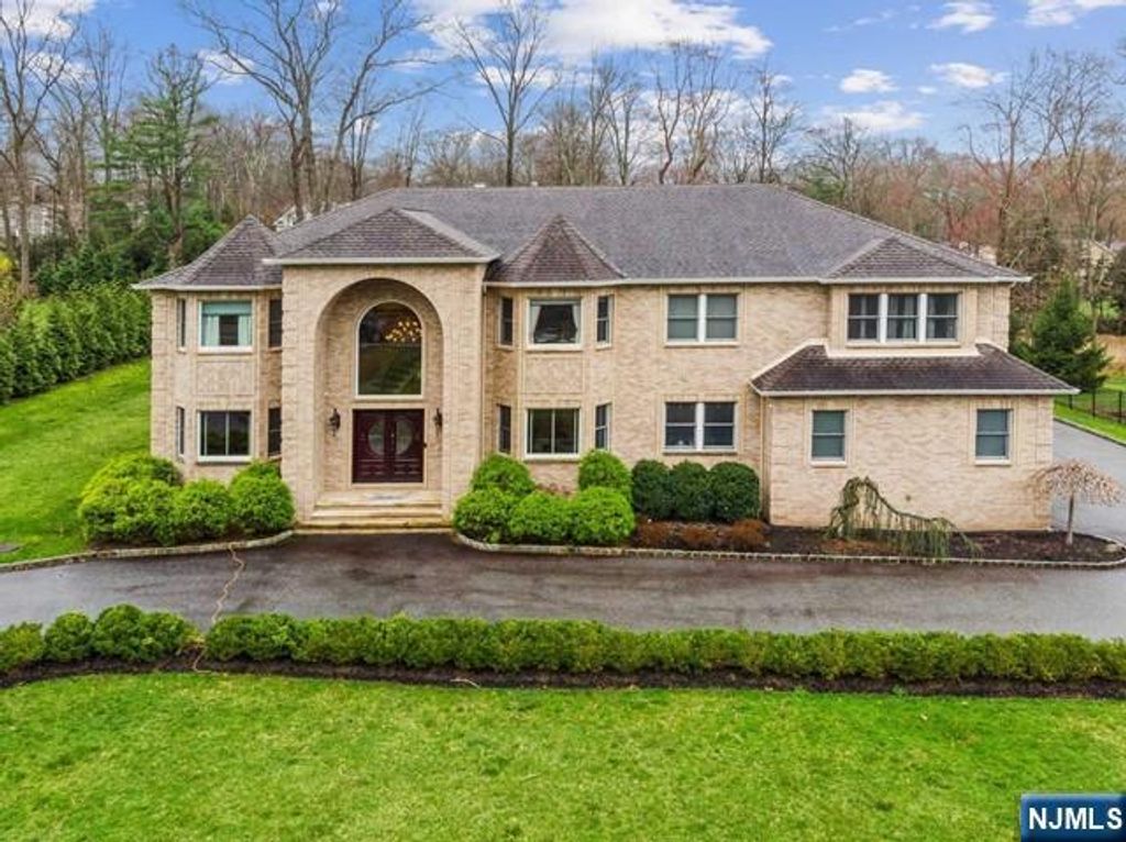 324 Lake Street, Upper Saddle River, NJ 07458