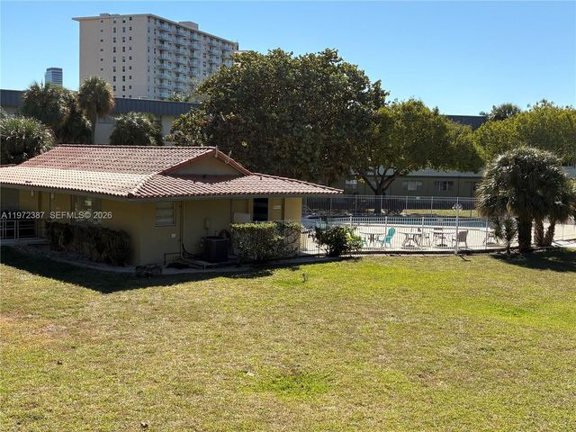 270 Layne Blvd 211, Hallandale Beach, FL 33009