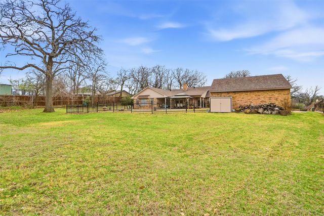 205 Roaring Springs Drive, Joshua, TX 76058