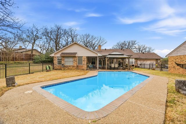 205 Roaring Springs Drive, Joshua, TX 76058