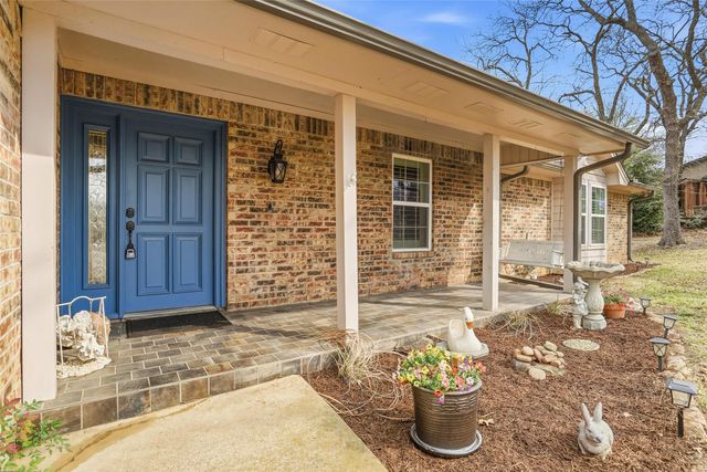 205 Roaring Springs Drive, Joshua, TX 76058