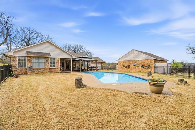 205 Roaring Springs Drive, Joshua, TX 76058