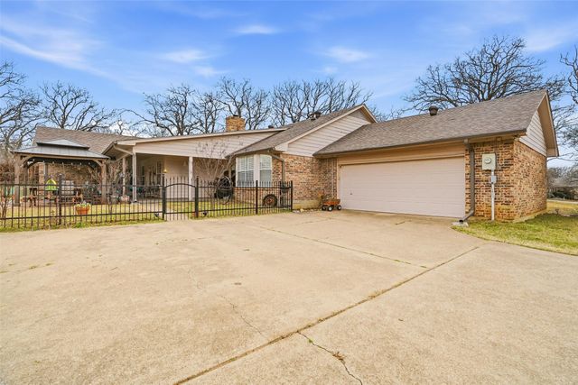 205 Roaring Springs Drive, Joshua, TX 76058
