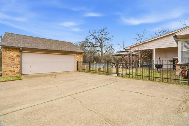205 Roaring Springs Drive, Joshua, TX 76058