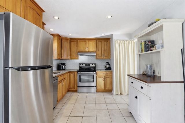 1661 State Rd, Plymouth, MA 02360