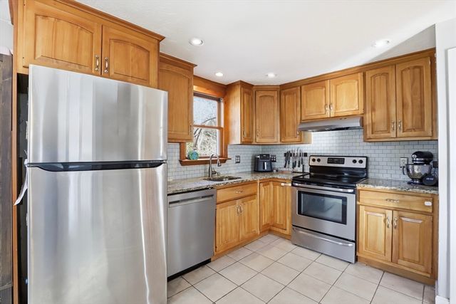 1661 State Rd, Plymouth, MA 02360