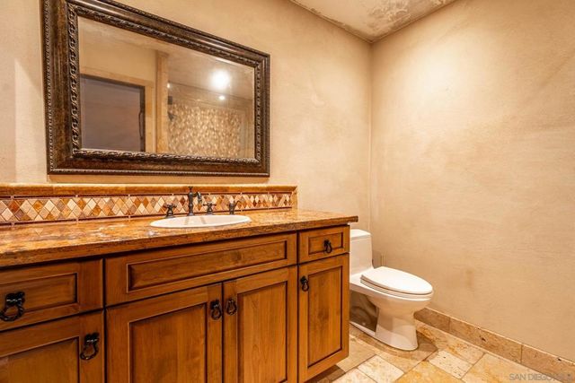 175 Maple Ave 4, Carlsbad, CA 92008