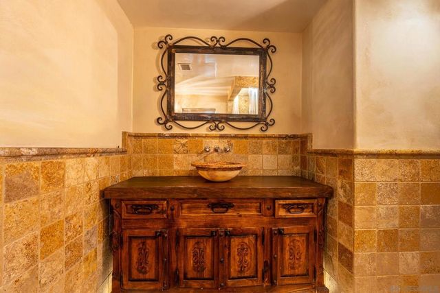 175 Maple Ave 4, Carlsbad, CA 92008