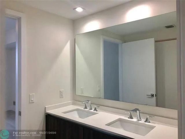 488 NE 18th Street 905, Miami, FL 33132