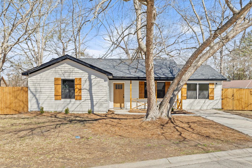 418 Carolina Circle, Ladson, SC 29456