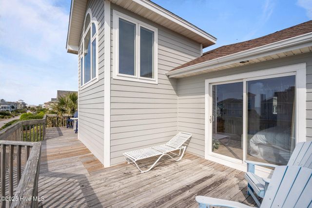 103 N Permuda Wynd Drive, N Topsail Beach, NC 28460