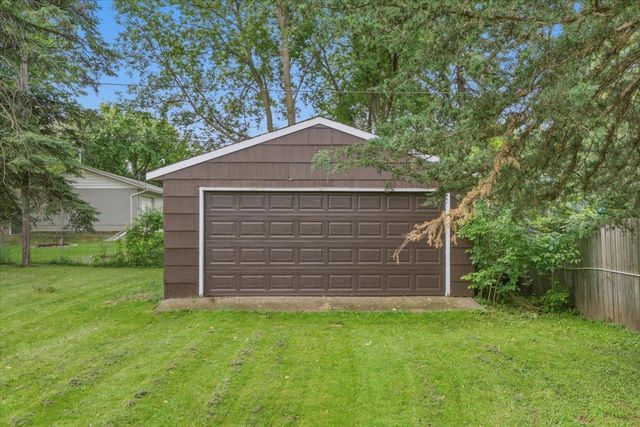 6193 49th Street N, Oakdale, MN 55128
