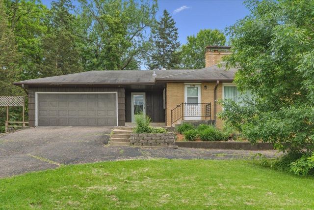 6193 49th Street N, Oakdale, MN 55128