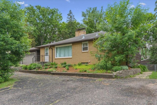 6193 49th Street N, Oakdale, MN 55128