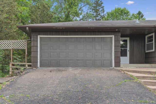 6193 49th Street N, Oakdale, MN 55128