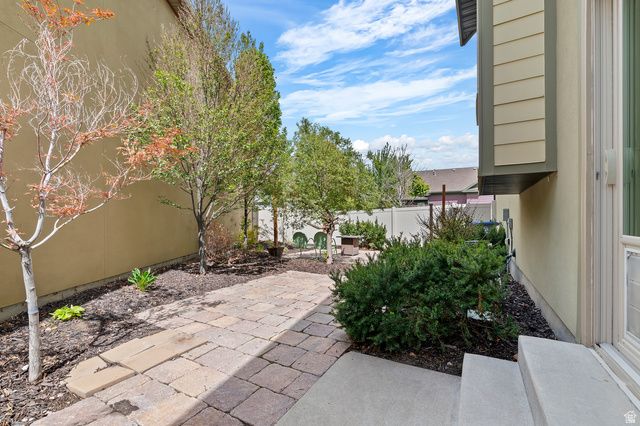 10572 S OZARKS DR, South Jordan, UT 84009