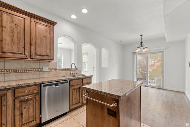 10572 S OZARKS DR, South Jordan, UT 84009