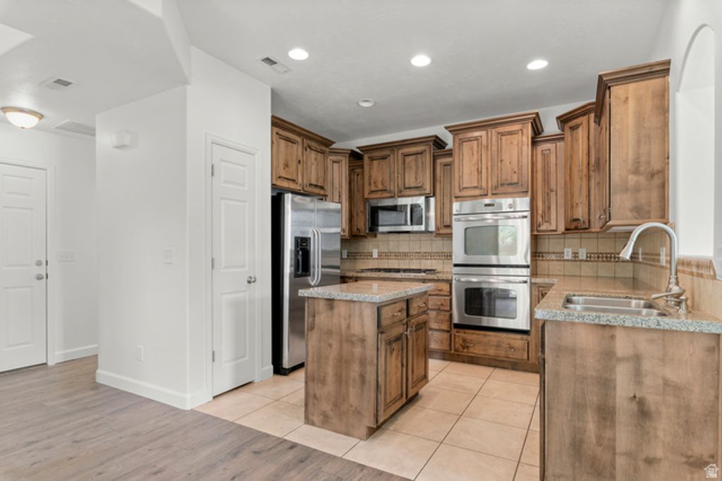 10572 S OZARKS DR, South Jordan, UT 84009 — photo 4