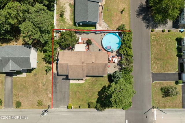 900 10th Avenue, Toms River, NJ 08757