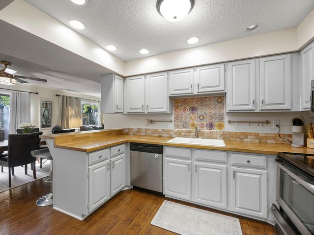 5527 E Bavarian Pass, Fridley, MN 55432