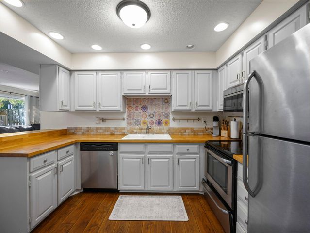 5527 E Bavarian Pass, Fridley, MN 55432