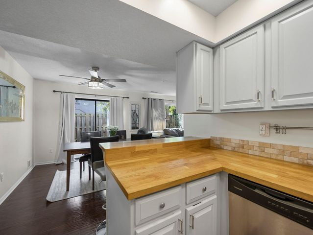 5527 E Bavarian Pass, Fridley, MN 55432