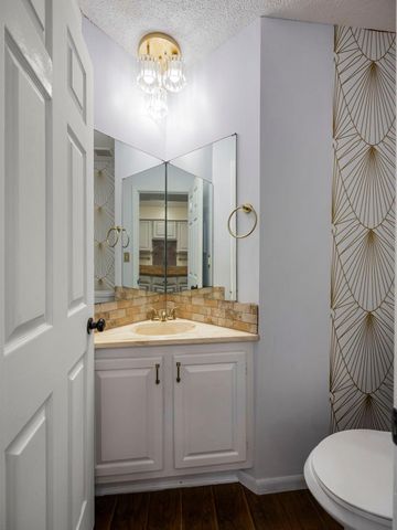 5527 E Bavarian Pass, Fridley, MN 55432