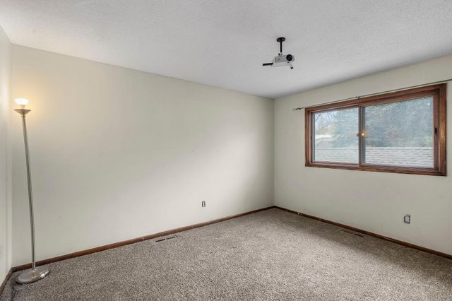 5527 E Bavarian Pass, Fridley, MN 55432