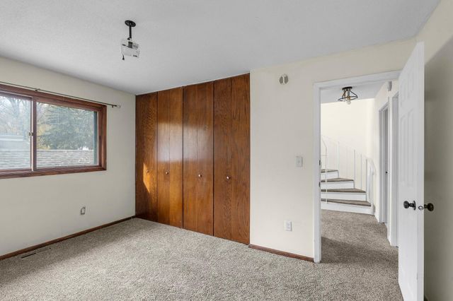 5527 E Bavarian Pass, Fridley, MN 55432