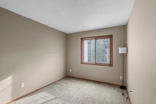 5527 E Bavarian Pass, Fridley, MN 55432