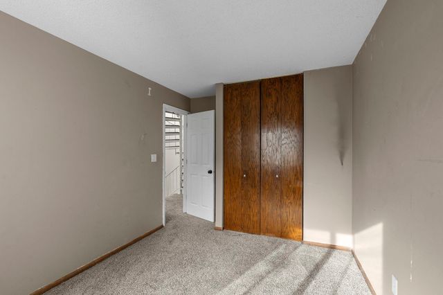 5527 E Bavarian Pass, Fridley, MN 55432