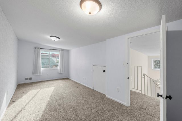 5527 E Bavarian Pass, Fridley, MN 55432