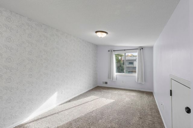 5527 E Bavarian Pass, Fridley, MN 55432