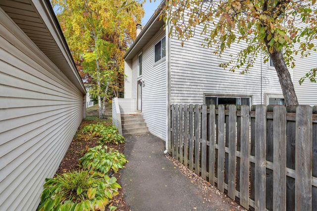 5527 E Bavarian Pass, Fridley, MN 55432