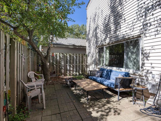 5527 E Bavarian Pass, Fridley, MN 55432