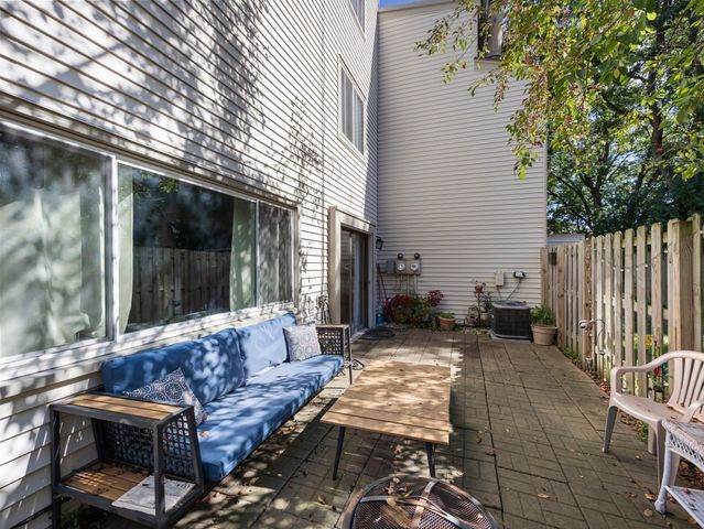 5527 E Bavarian Pass, Fridley, MN 55432