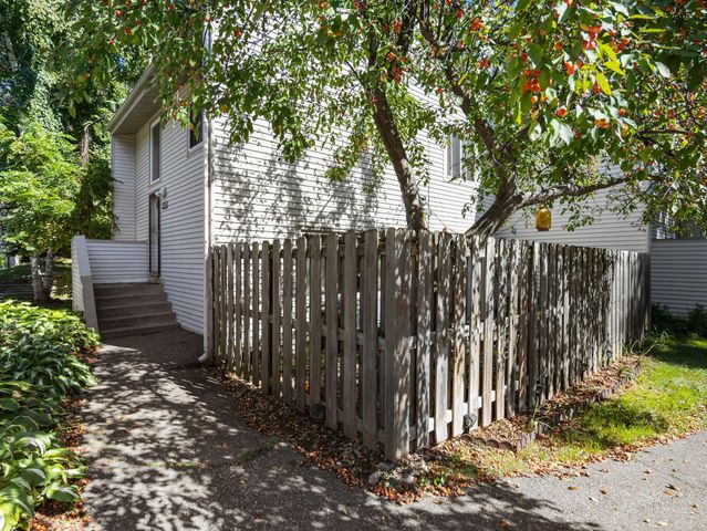 5527 E Bavarian Pass, Fridley, MN 55432