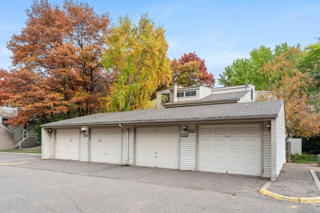 5527 E Bavarian Pass, Fridley, MN 55432