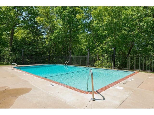 5527 E Bavarian Pass, Fridley, MN 55432