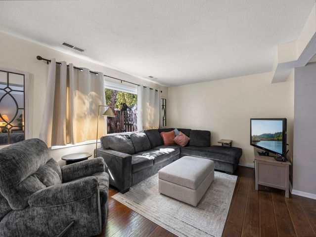 5527 E Bavarian Pass, Fridley, MN 55432