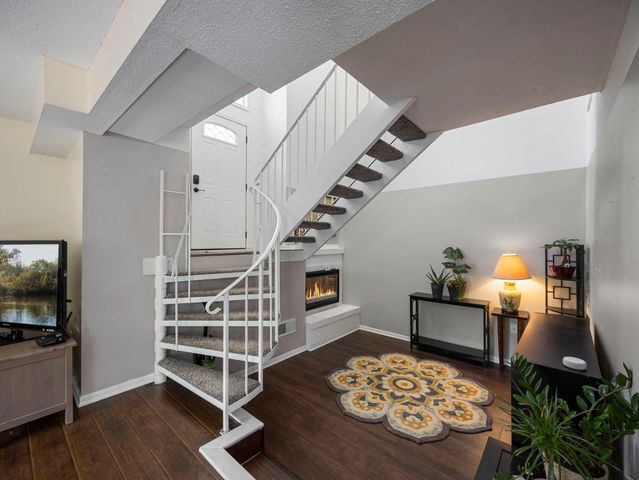 5527 E Bavarian Pass, Fridley, MN 55432